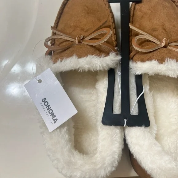 NWT Sonoma chestnut and White Fuzzy suede Slippers size M (7-8) - Picture 2 of 3